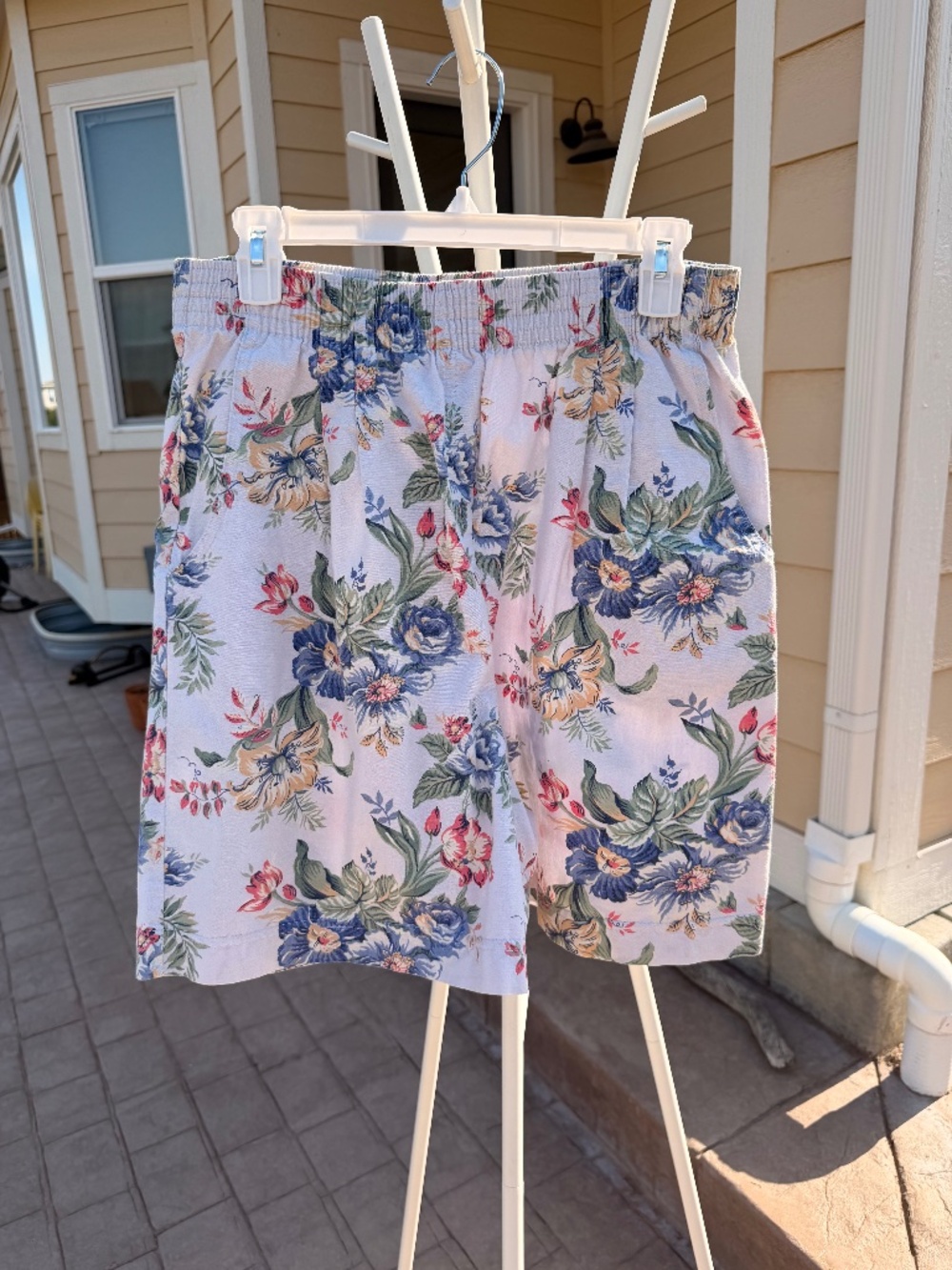 Vintage 80s 90s Jantzen High Waisted Floral Pleated Shorts Made in USA
